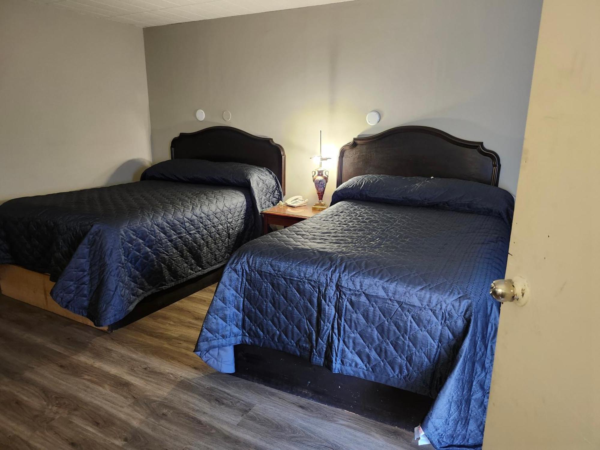 Fairway Inn&Suites Kitchener Extérieur photo
