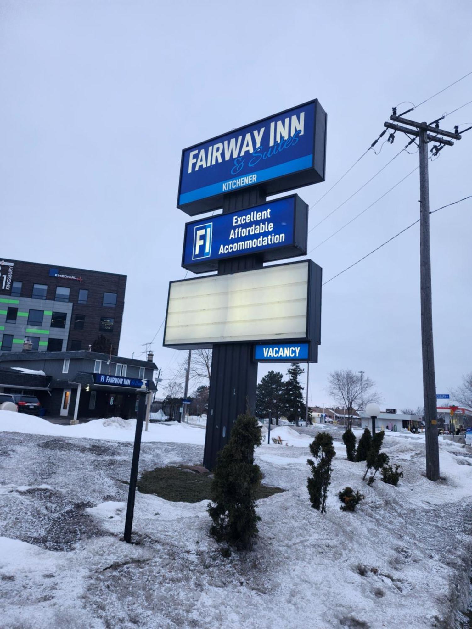 Fairway Inn&Suites Kitchener Extérieur photo