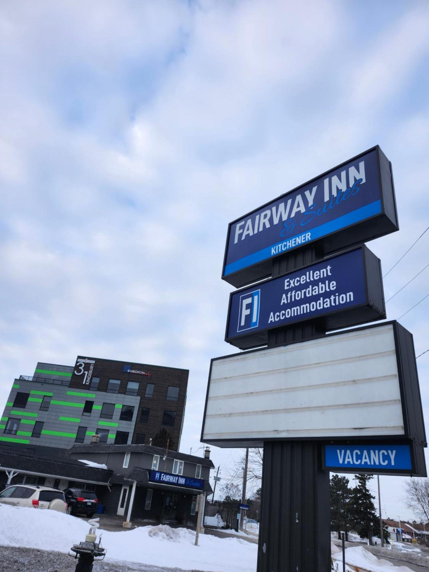 Fairway Inn&Suites Kitchener Extérieur photo