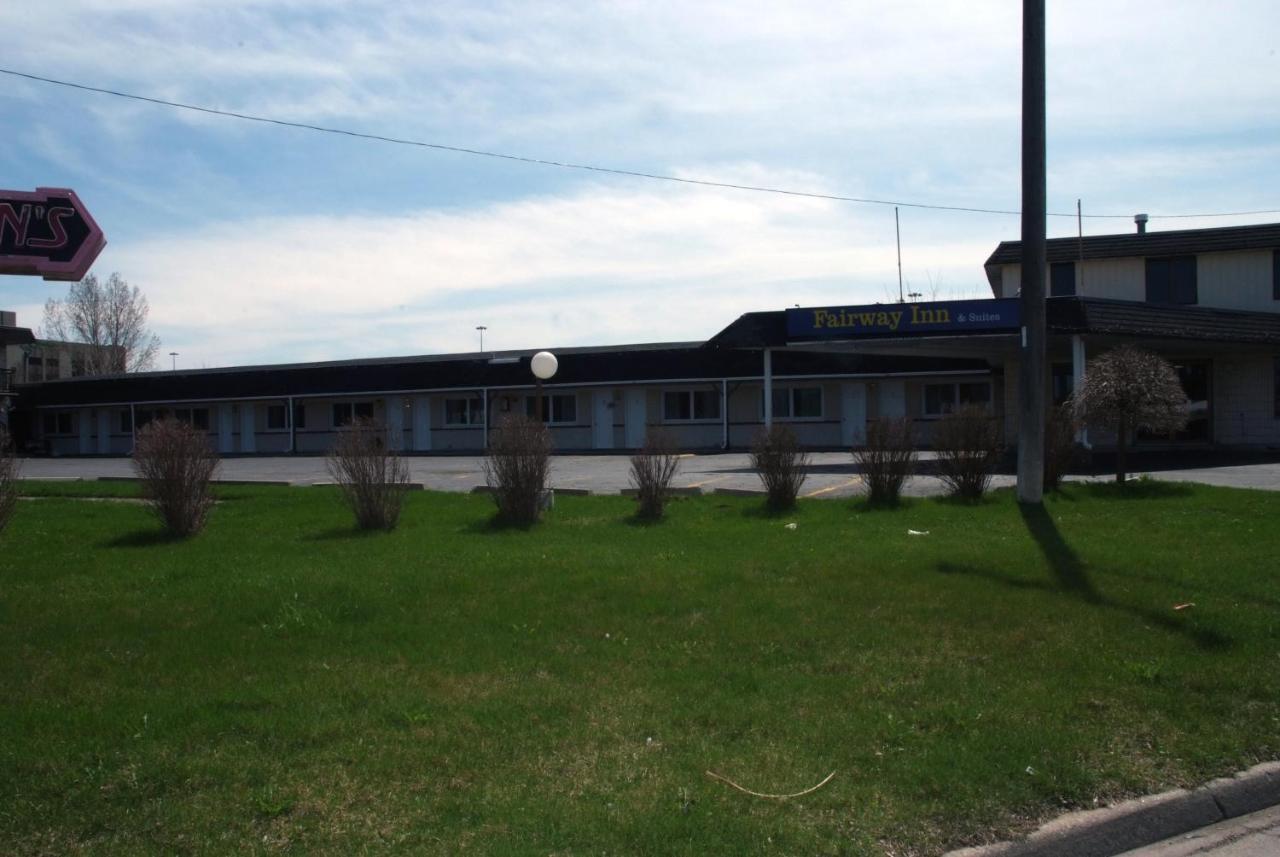 Fairway Inn&Suites Kitchener Extérieur photo