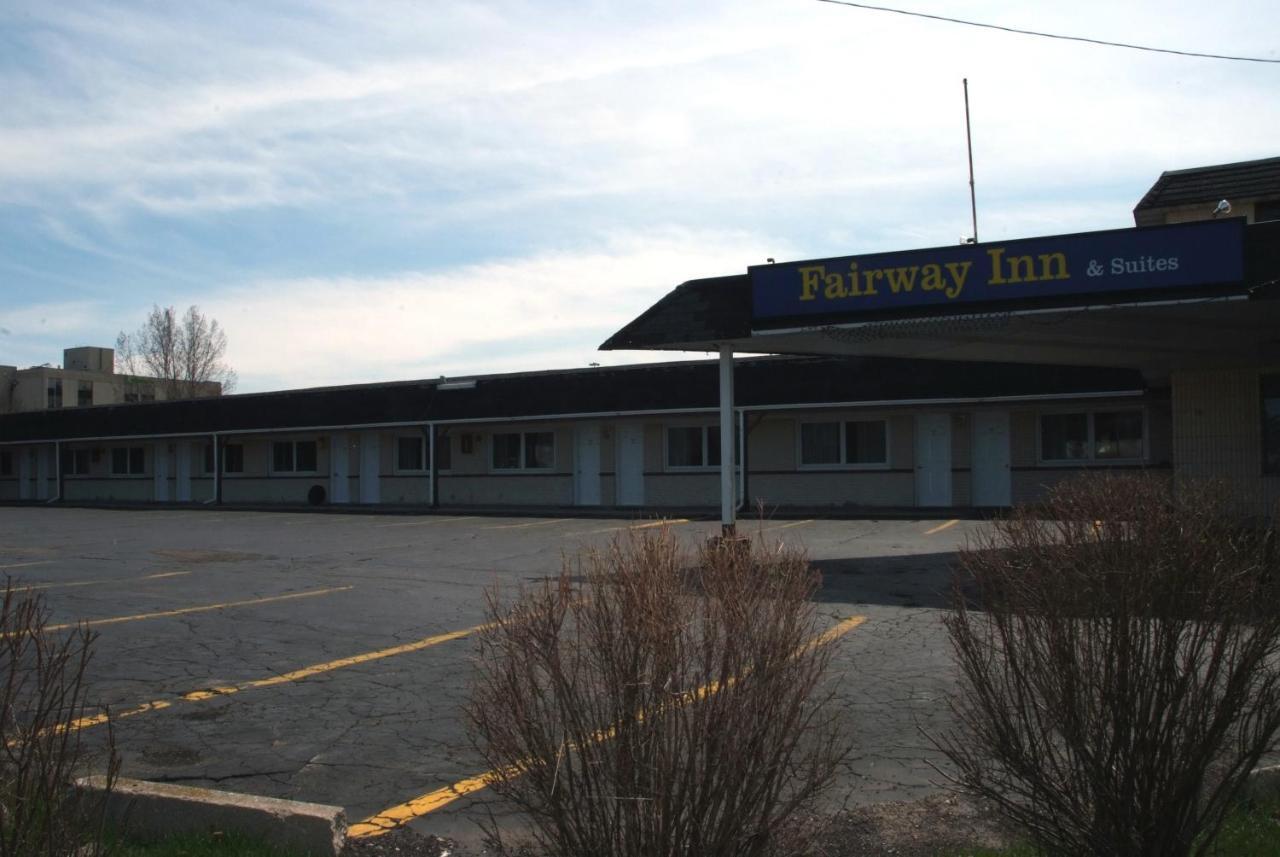 Fairway Inn&Suites Kitchener Extérieur photo